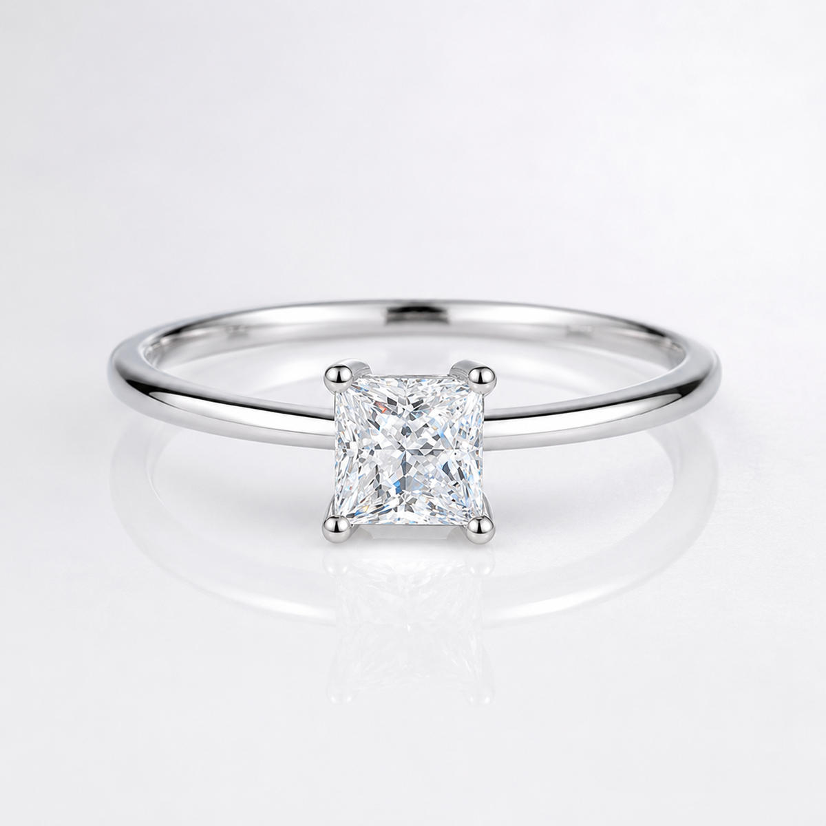 Anillo de compromiso con moissanita y solitario de talla princesa de 4,5 mm