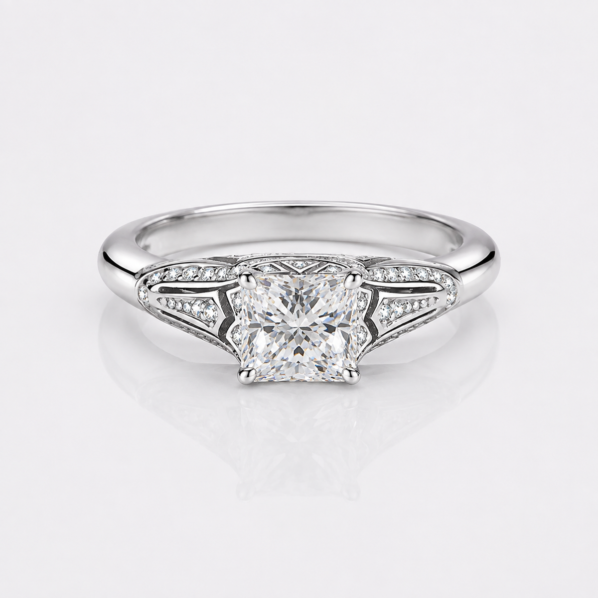 Anillo de moissanita de talla princesa adornado