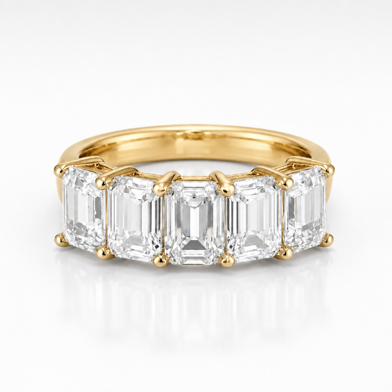 Anel de meia eternidade de Moissanite com corte esmeralda de 2,5 quilates e 5 pedras