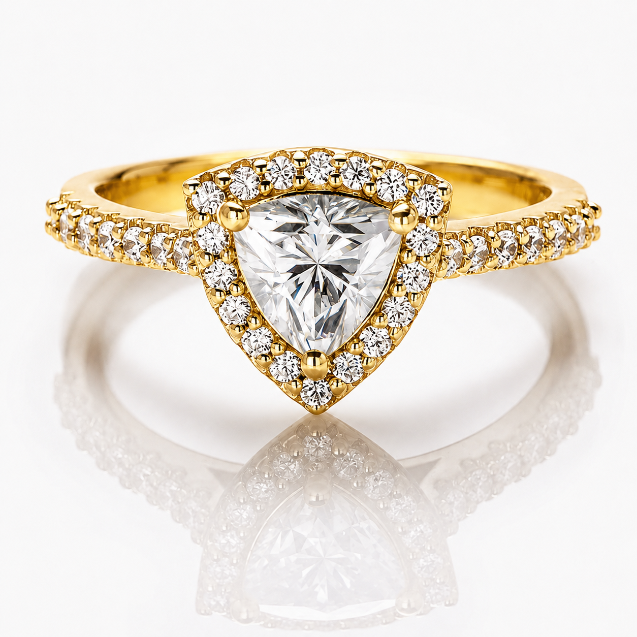 Anillo clásico de moissanita con halo de talla billón