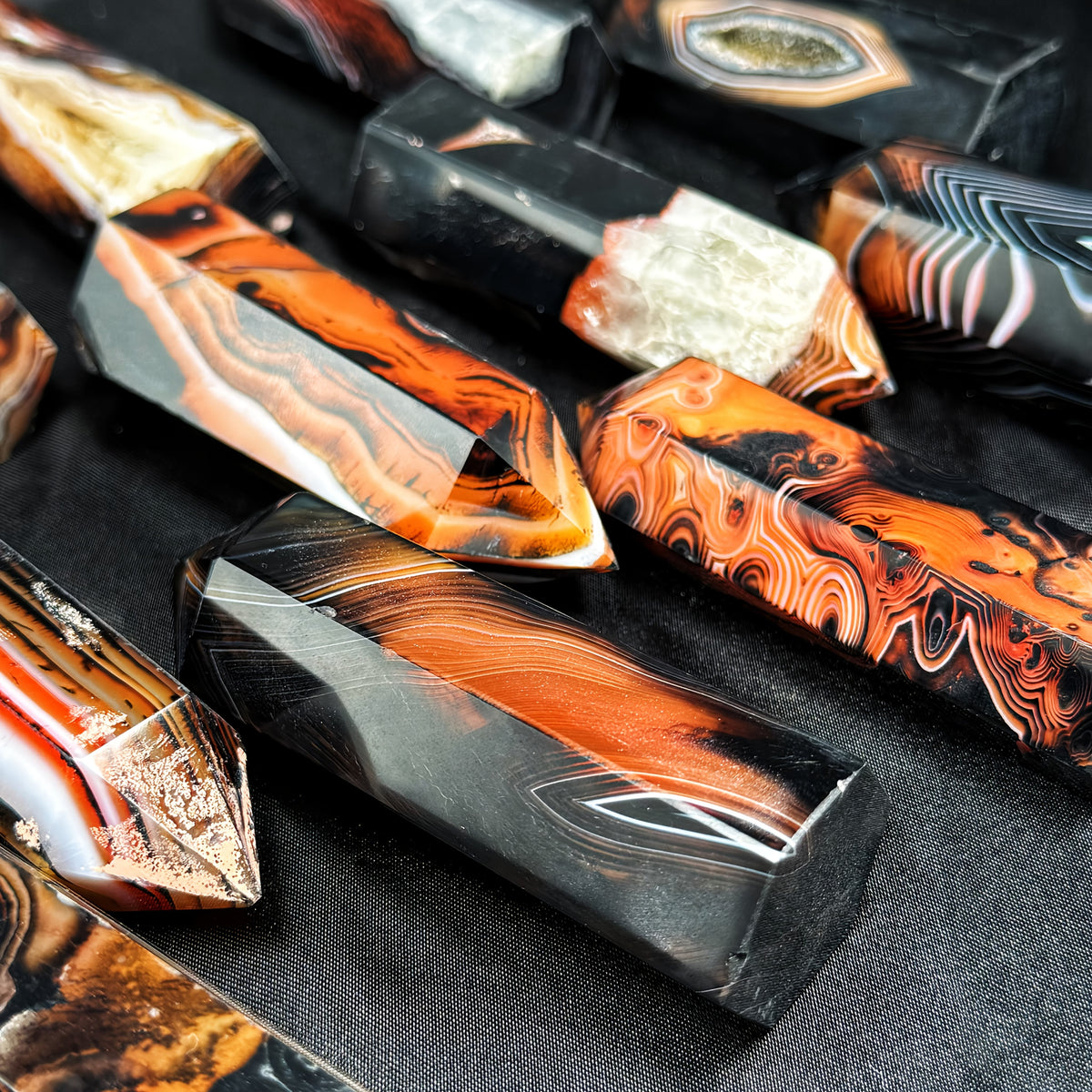 Red & Black Agate Crystal Pillar – Natural Marbled Stone Tower for Energy, Balance & Home Décor