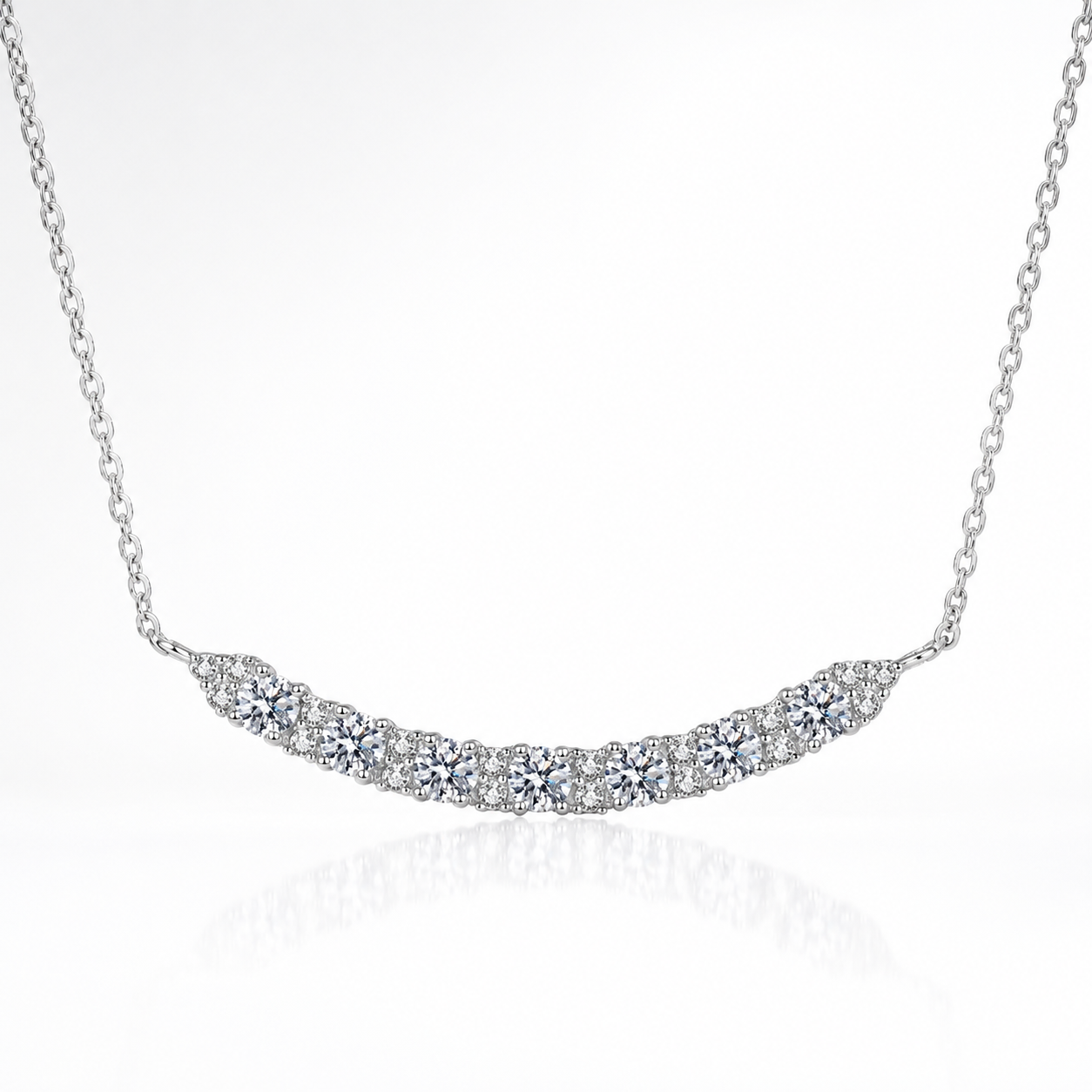 Colar com pingente de sorriso Moissanite 