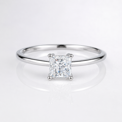 Anillo de compromiso con moissanita y solitario de talla princesa de 4,5 mm 
