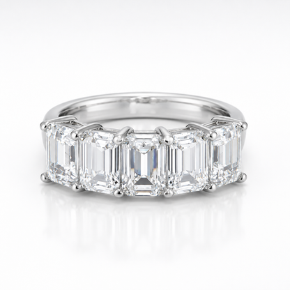 Anel de meia eternidade de Moissanite com corte esmeralda de 2,5 quilates e 5 pedras