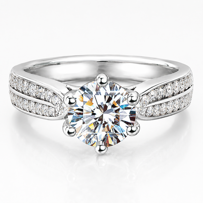 Anillo de banda dividida de moissanita de talla brillante redonda