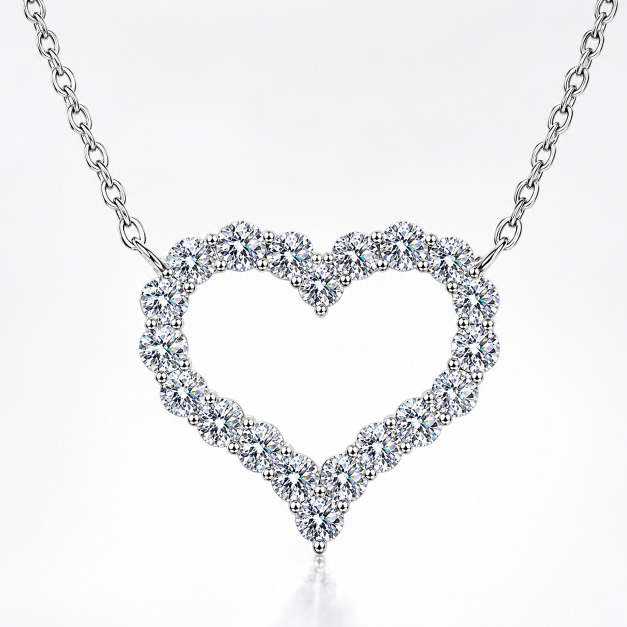 Colar com pingente de coração oco Moissanite 
