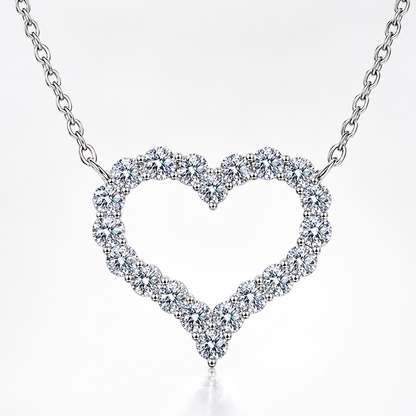 Colar com pingente de coração oco Moissanite 