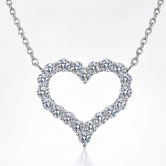 Colar com pingente de coração oco Moissanite 