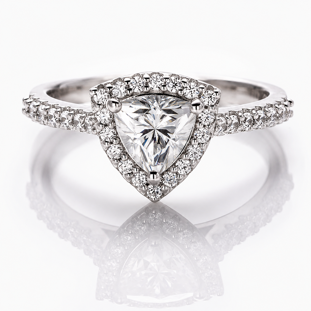 Anillo clásico de moissanita con halo de talla billón