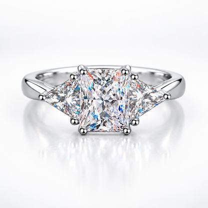 Anillo de trilogía de moissanita de talla radiante y billón de 3 ct 