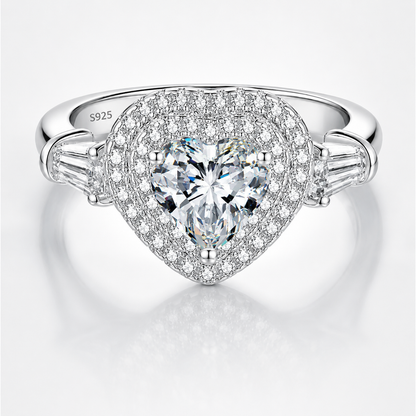 Anillo con doble halo de moissanita con talla de corazón 