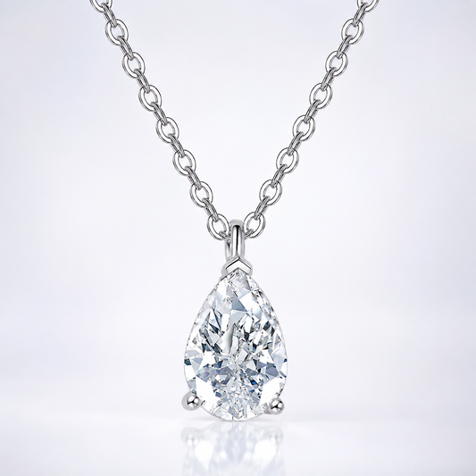 Colar com pingente de gota de moissanite com corte de pêra 
