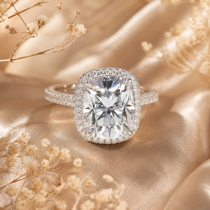 Anel Halo de Moissanite com corte almofadado de 5 quilates 