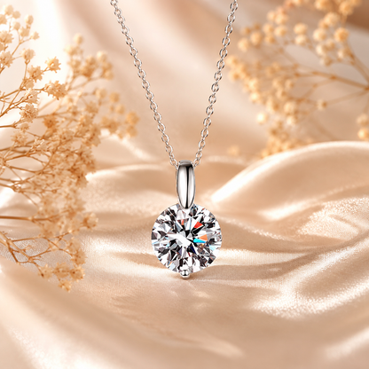 Colar com pingente de gota de moissanite 
