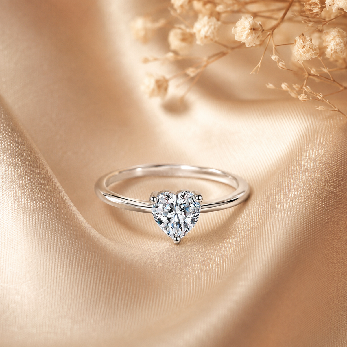Anillo de compromiso con moissanita y solitario con talla de corazón 