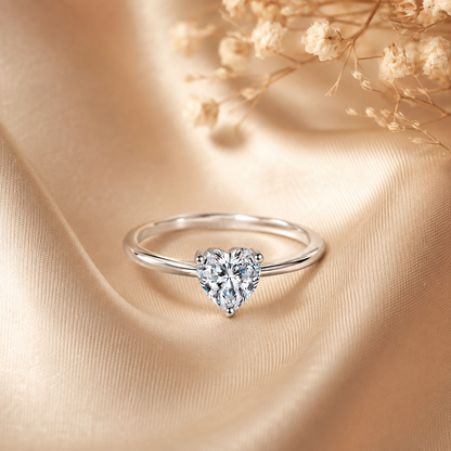 Anillo de compromiso con moissanita y solitario con talla de corazón 