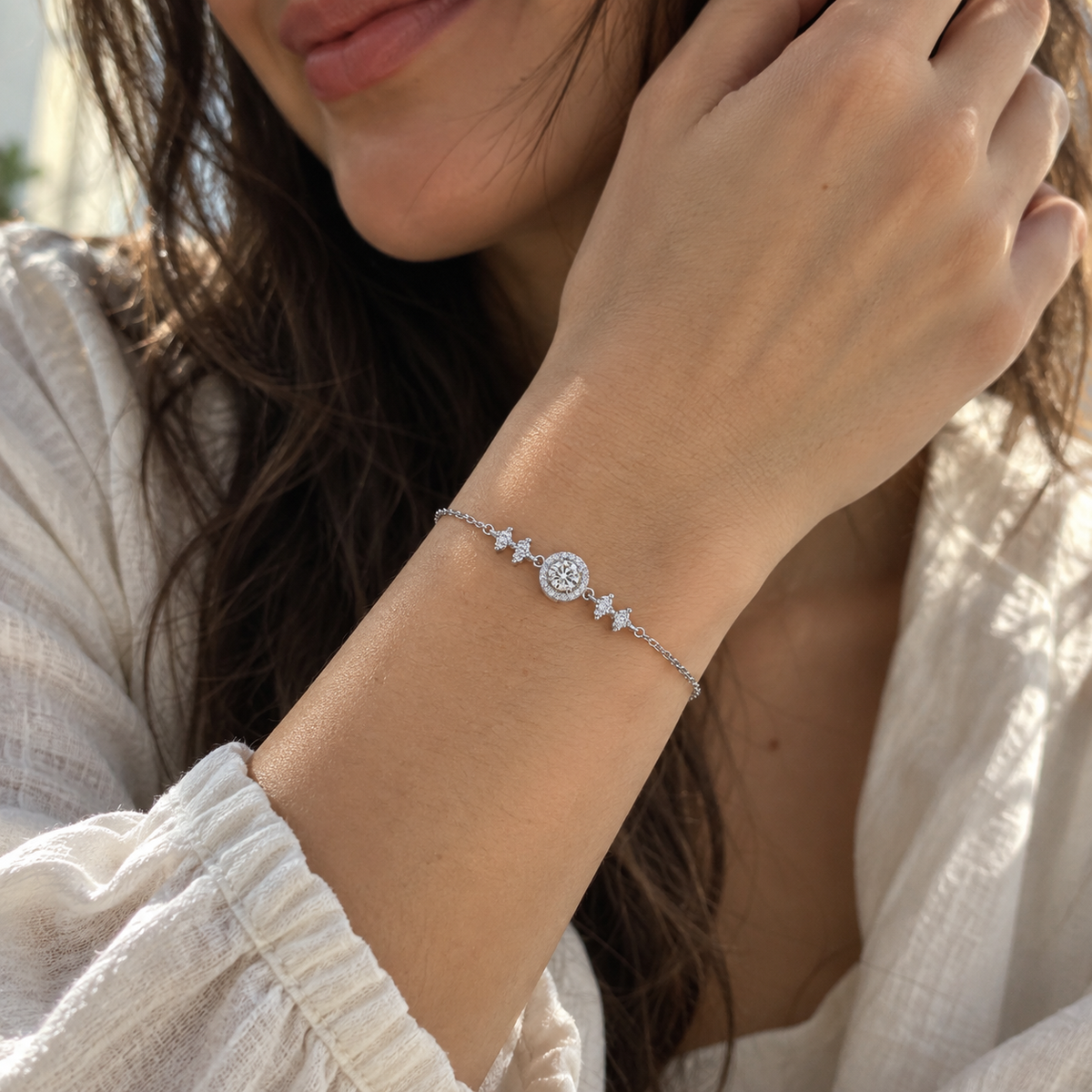 Pulsera con halo de moissanita de talla brillante redonda de 6,5 mm 