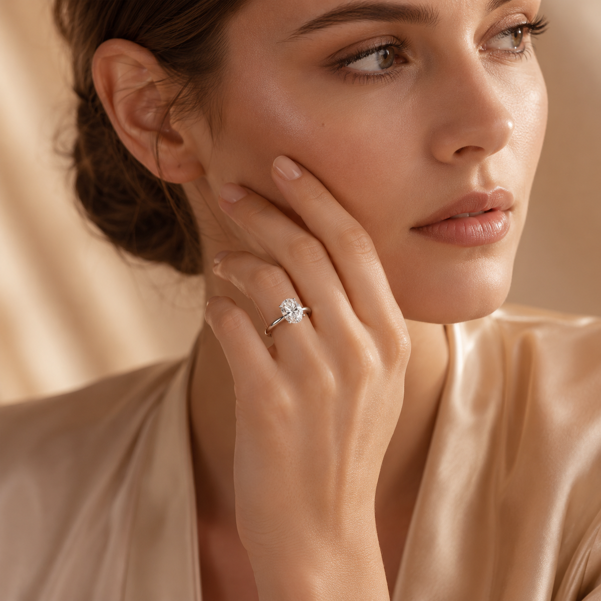 Anillo de compromiso con moissanita y solitario de talla ovalada 