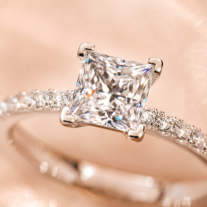 Anel Moissanite Corte Princesa 