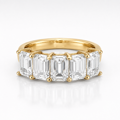 Anel de meia eternidade de Moissanite com corte esmeralda de 2,5 quilates e 5 pedras