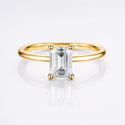 Anillo de compromiso con moissanita y solitario de talla esmeralda 