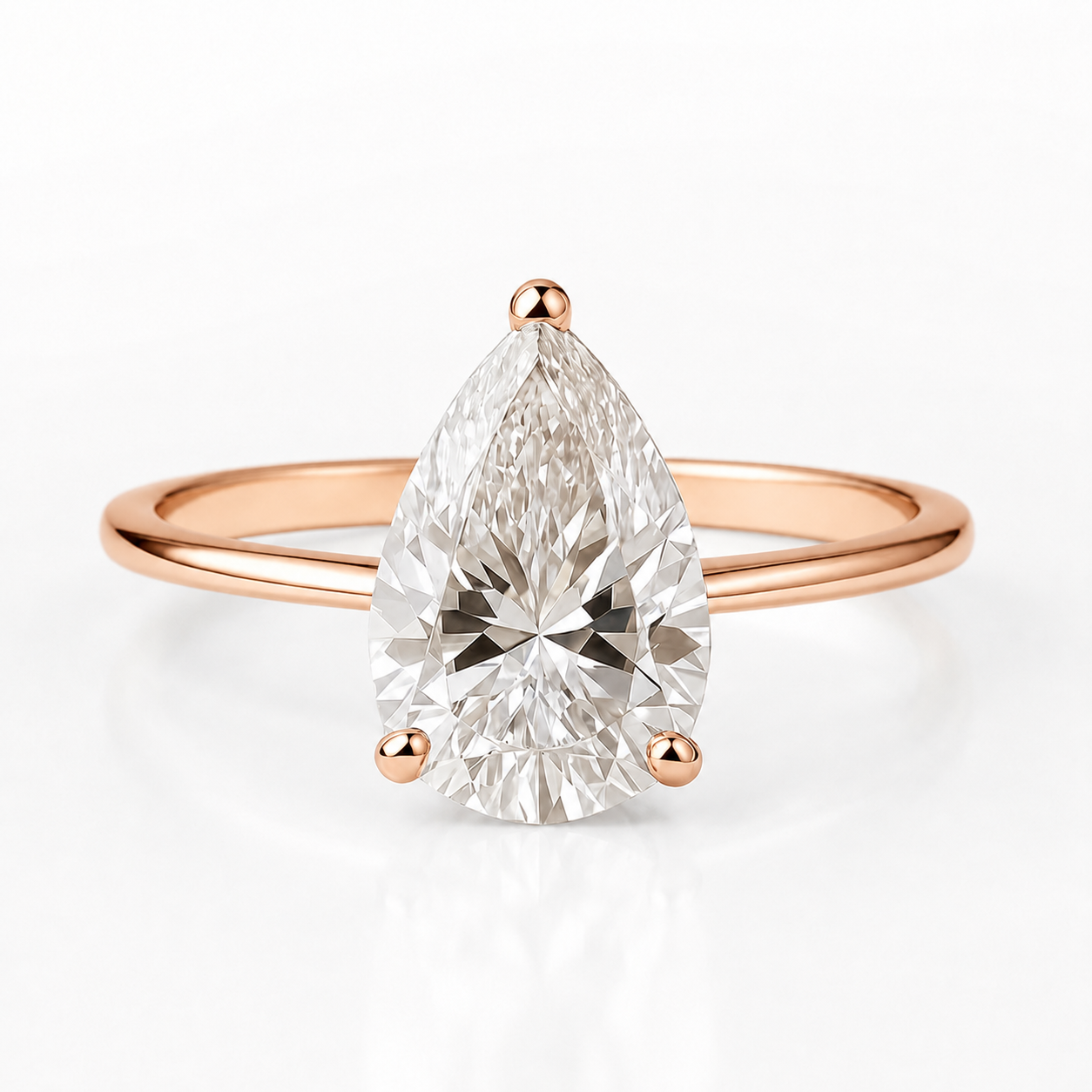 Anillo de compromiso con moissanita y solitario de talla pera 