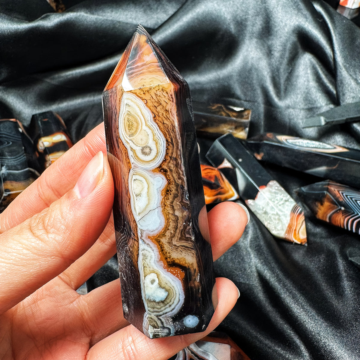 Red & Black Agate Crystal Pillar – Natural Marbled Stone Tower for Energy, Balance & Home Décor