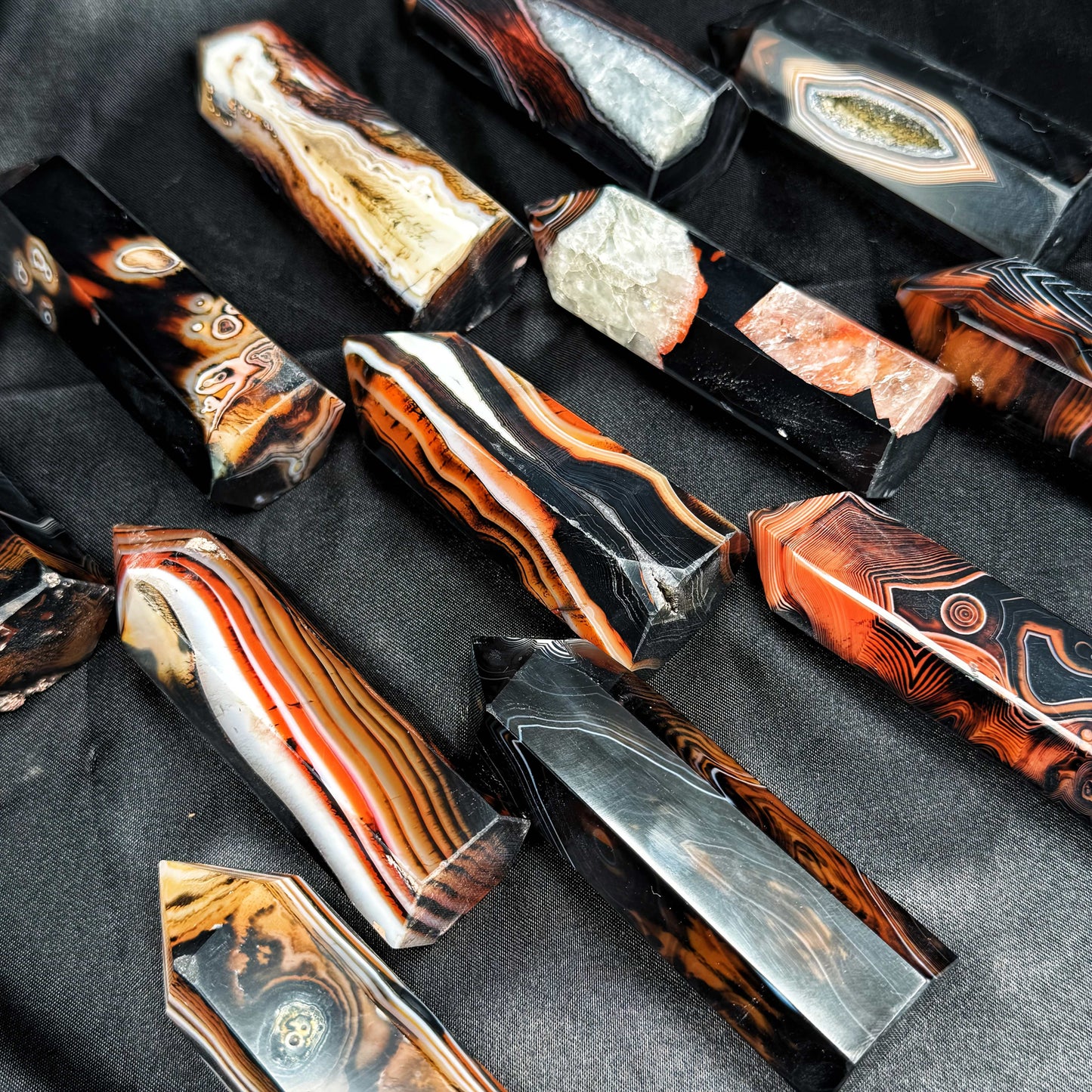 Red & Black Agate Crystal Pillar – Natural Marbled Stone Tower for Energy, Balance & Home Décor