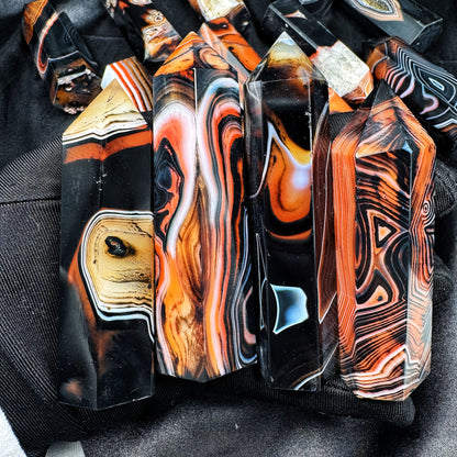 Red & Black Agate Crystal Pillar – Natural Marbled Stone Tower for Energy, Balance & Home Décor